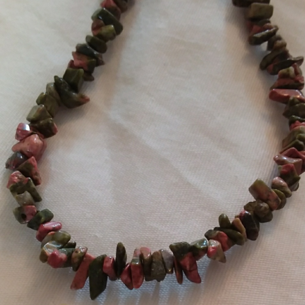 Green rock necklace - Picture 2 of 3